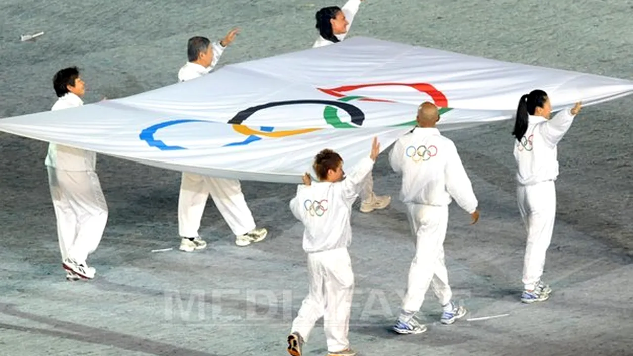 JOCURILE OLIMPICE 2012: Trei sportivi defilează sub drapelul olimpic la ceremonia de deschidere