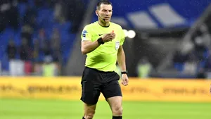 Arbitrii francezi ameninţă cu retragerea de la meciuri după un „val de ură”