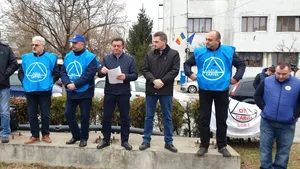 Grevă de cinci săptămâni la Electrolux. Oamenii donează sânge şi au cerut suspendarea ratelor