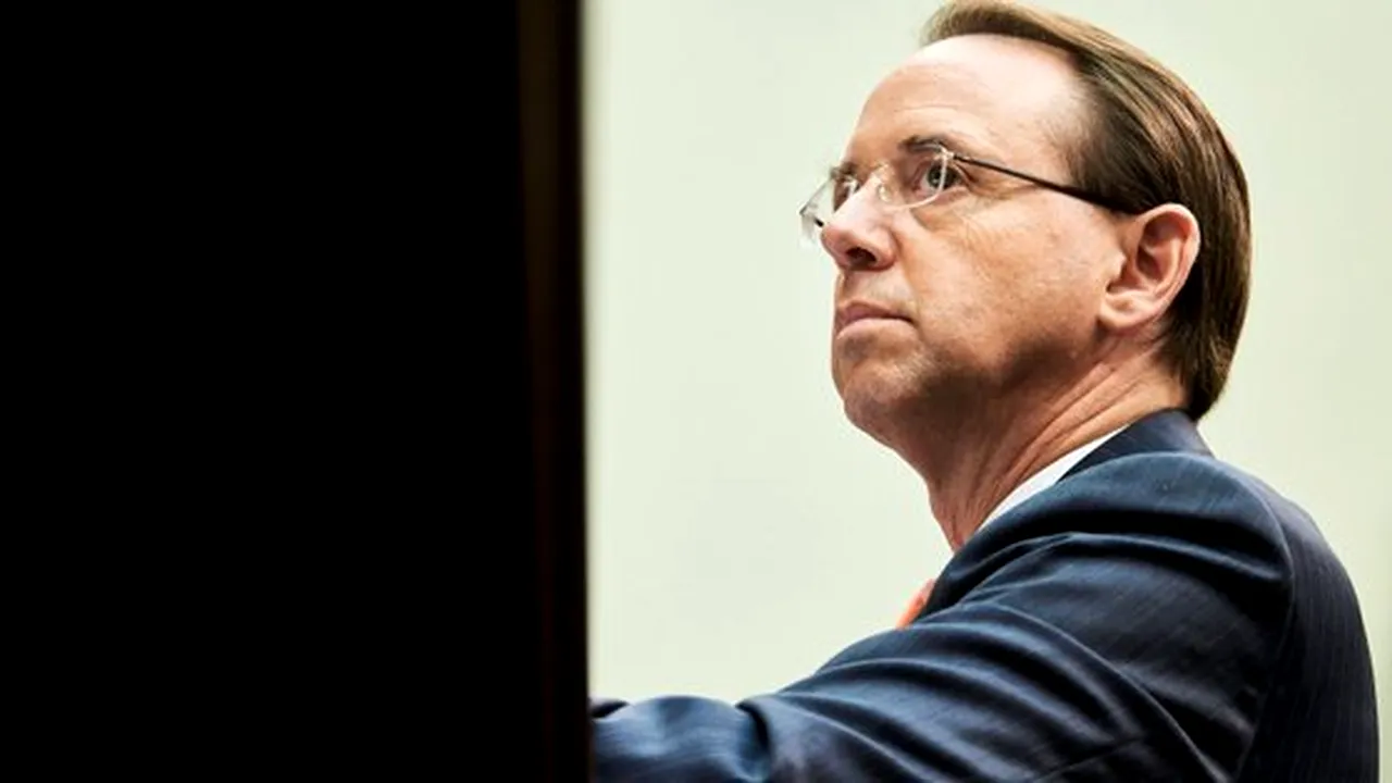 Adjunctul procurorului general al SUA, responsabil de ancheta din SUA privind ingerinţele ruse, ar putea demisiona/ Donald Trump va discuta joi cu Rod Rosenstein despre situaţia acestuia