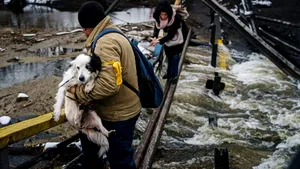 Un convoi de 45 de autobuze încearcă să evacueze oamenii din Mariupol