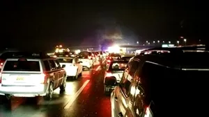 O persoană rănită, în urma unui carambol pe DN 14. Traficul se desfăşoară cu dificultate