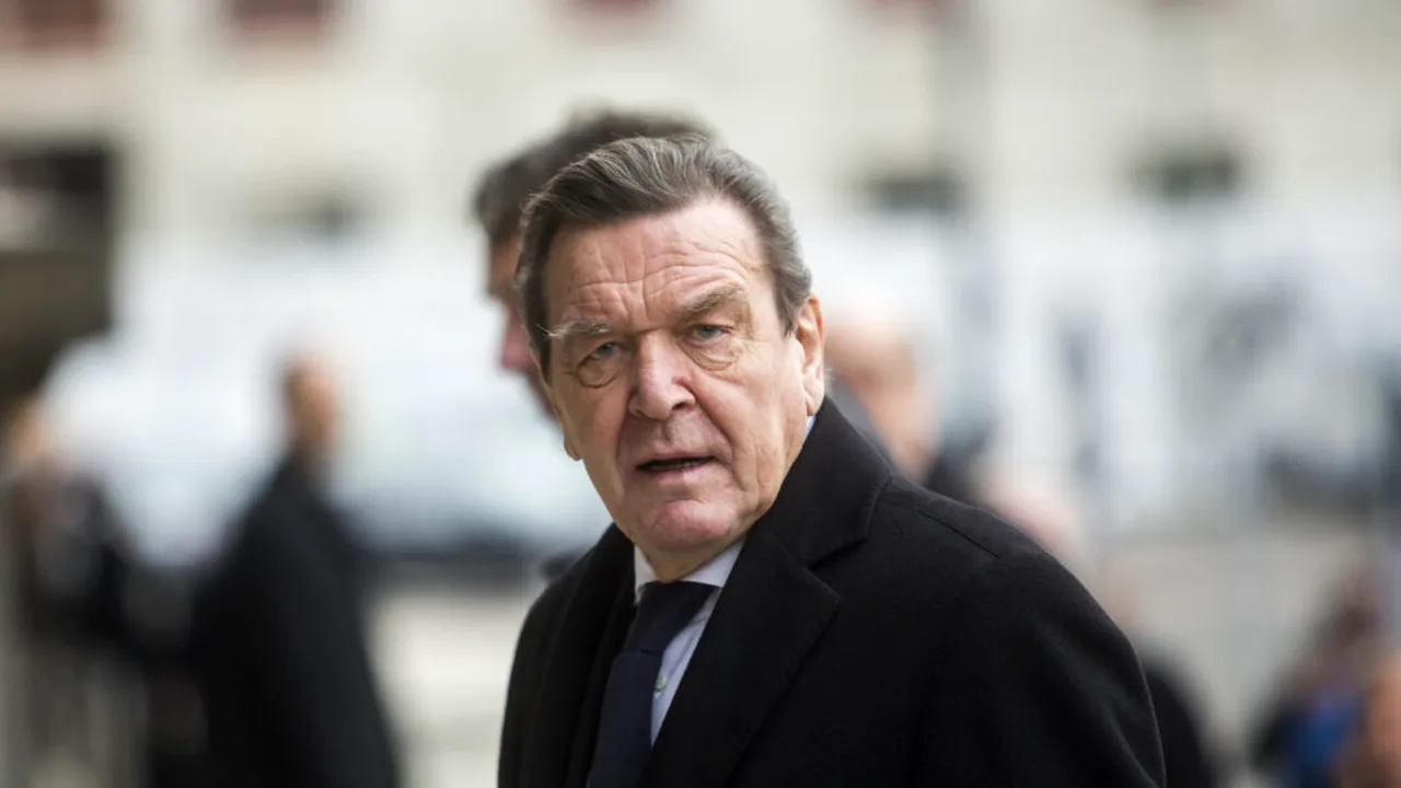 Un jurnalist RTL a dat peste Gerhard Schröder într-un hotel din Moscova. Ce făcea fostul cancelar al Germaniei