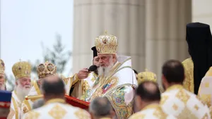 Sfințirea picturii Catedralei Naționale | Politicieni și mii de credincioși au fost prezenți la slujbă