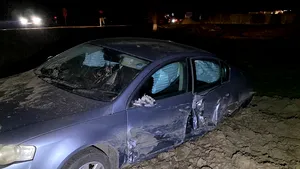 Accident în Olt, din cauza unei femei băute. Două maşini s-au răsturnat | FOTO