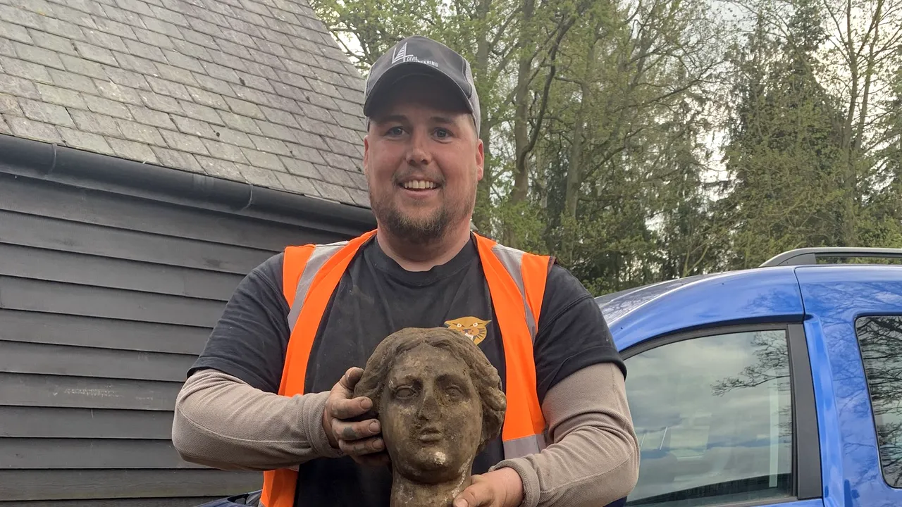 O statuie de 1800 de ani a fost descoperită într-o parcare