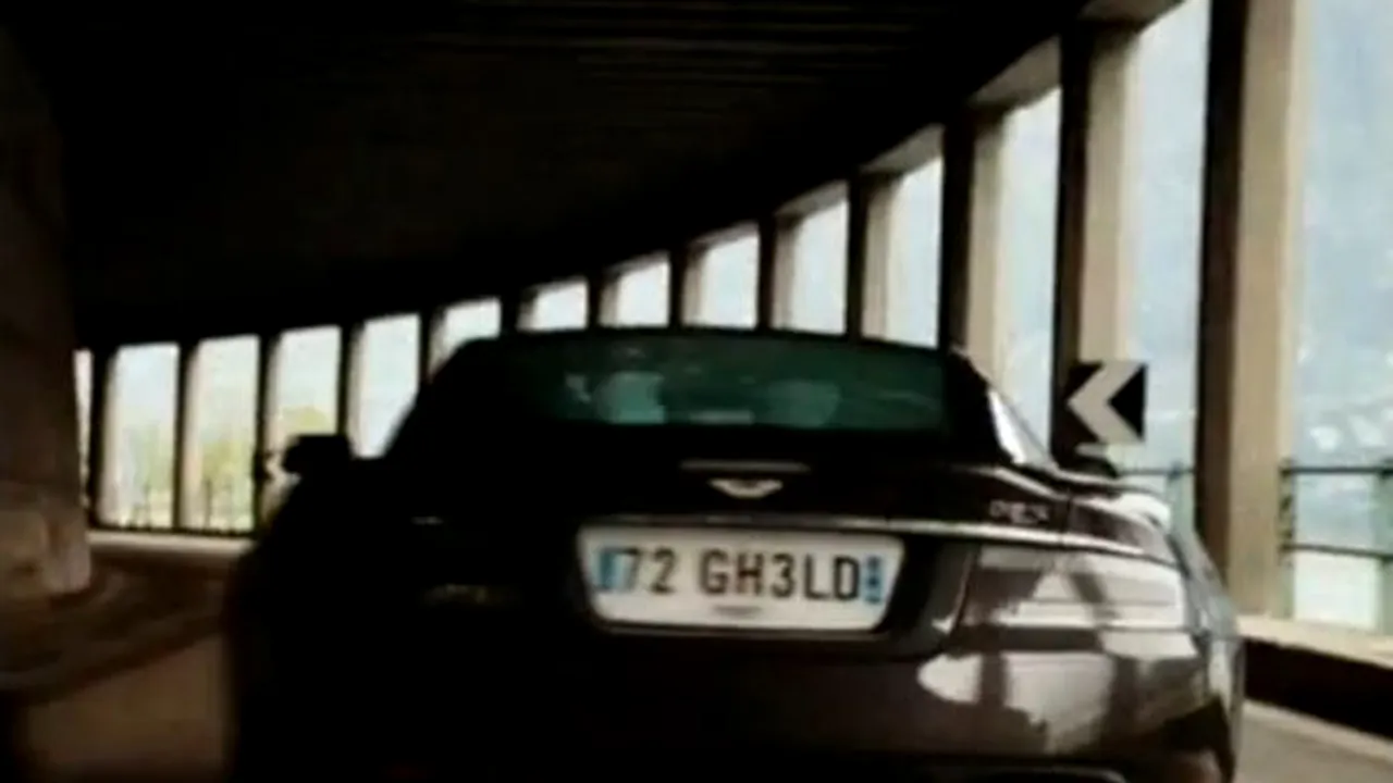 Automobilul Aston Martin, condus de Daniel Craig în 