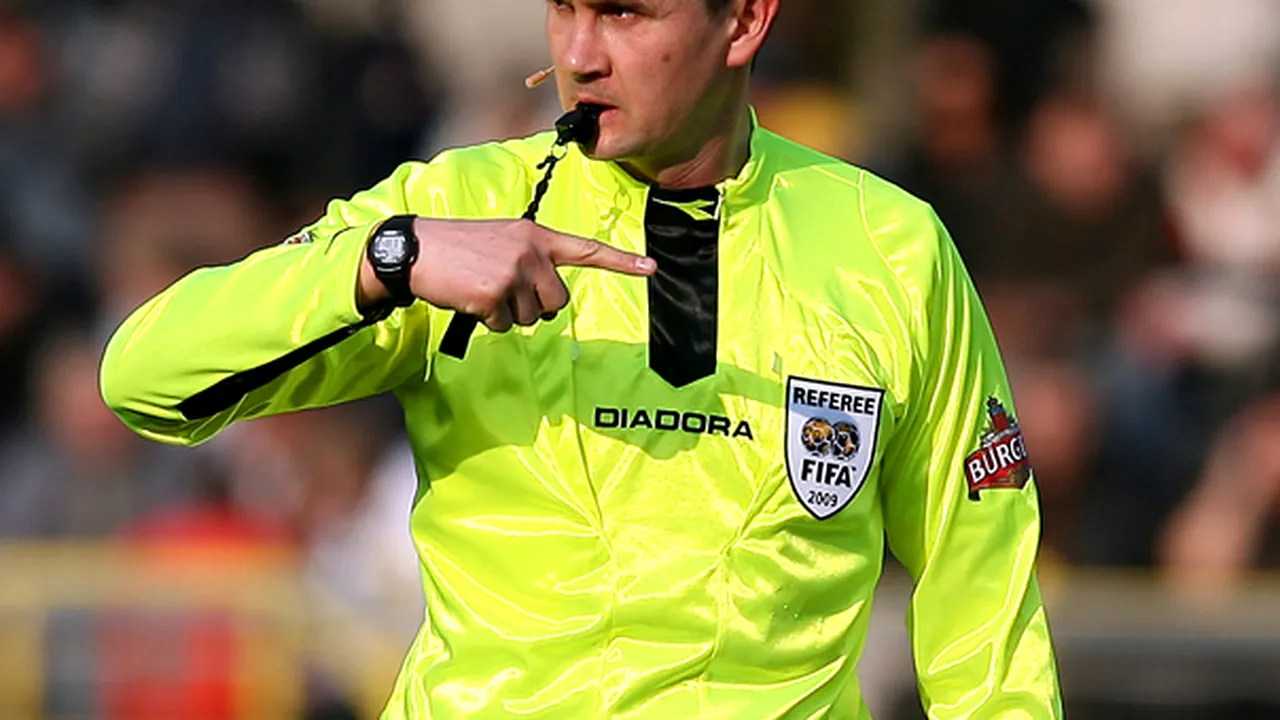 Cristian Balaj va arbitra partida Standard Liege-Red Bull Salzburg