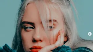 Piesa „Bad Guy” a lui Billie Eilish a atins un miliard de vizualizări pe Youtube. Artista lansează azi  „Therefore I am”