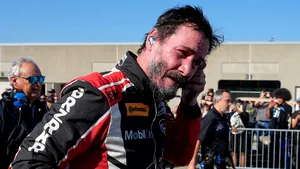 Keanu Reeves îşi face debutul în cursele auto profesioniste 
