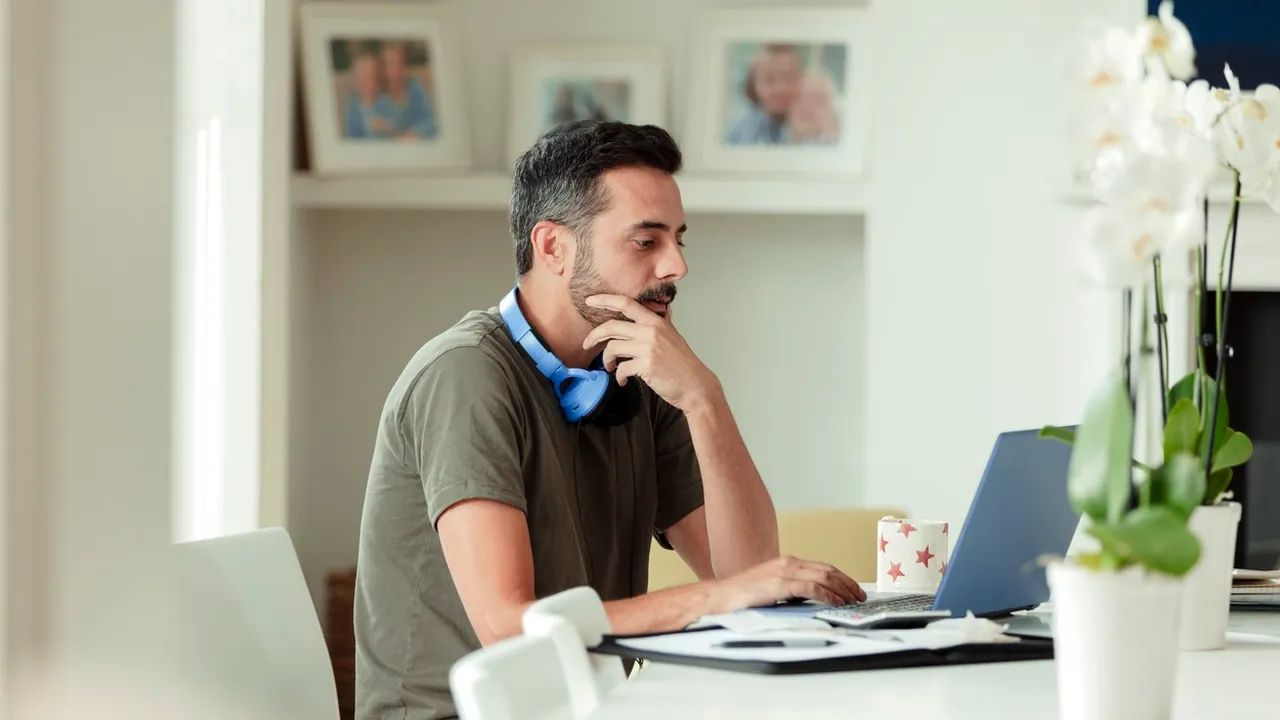 STUDIU Absorbţia de ştiri negative afectează sănătatea fizică şi mintală