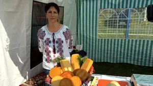 GALERIE FOTO, VIDEO | Caşcavea, pastramă de berbecuţ,caviar de păstrăv şi dulceaţă de nuci verzi, la Festivalul Caşcavelei