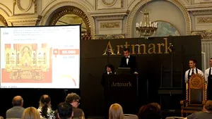 Limuzina Chrysler a dictatorului Nicolae Ceauşescu, scoasă la licitaţie la Artmark