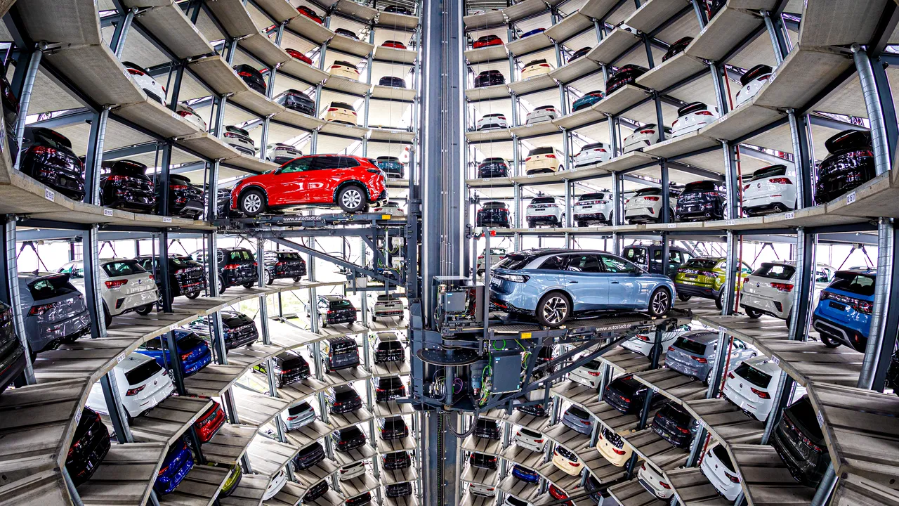 Vânzările de vehicule electrice în Germania s-au prăbuşit în 2024 după încetarea subvenţiilor