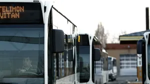 Regulile pentru folosirea transportului în comun după 15 mai: puteri sporite pentru controlori şi poliţiştii locali / Anunţul primarului Capitalei