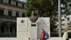 CGMB a aprobat cumpărarea bustului Regelui Mihai I amplasat deja în Piaţeta Regelui