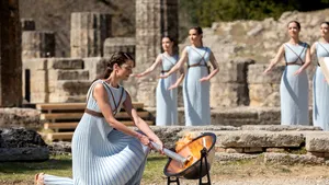 A fost aprinsă flacăra la Olimpia antică pentru Jocurile de la Paris 2024