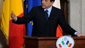 Berlusconi i-a recomandat ministrului Predoiu să îşi schimbe cravata