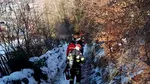 Misiune dificilă a pompierilor pentru a stinge un incendiu izbucnit la o cabană de lemn