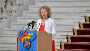 Numire la CCR. Iohannis a desemnat-o în funcţia de judecător pe Simina Tănăsescu. Aceasta ia locul lui Lăzăroiu, amândoi fiind implicaţi într-o întâlnire controversată