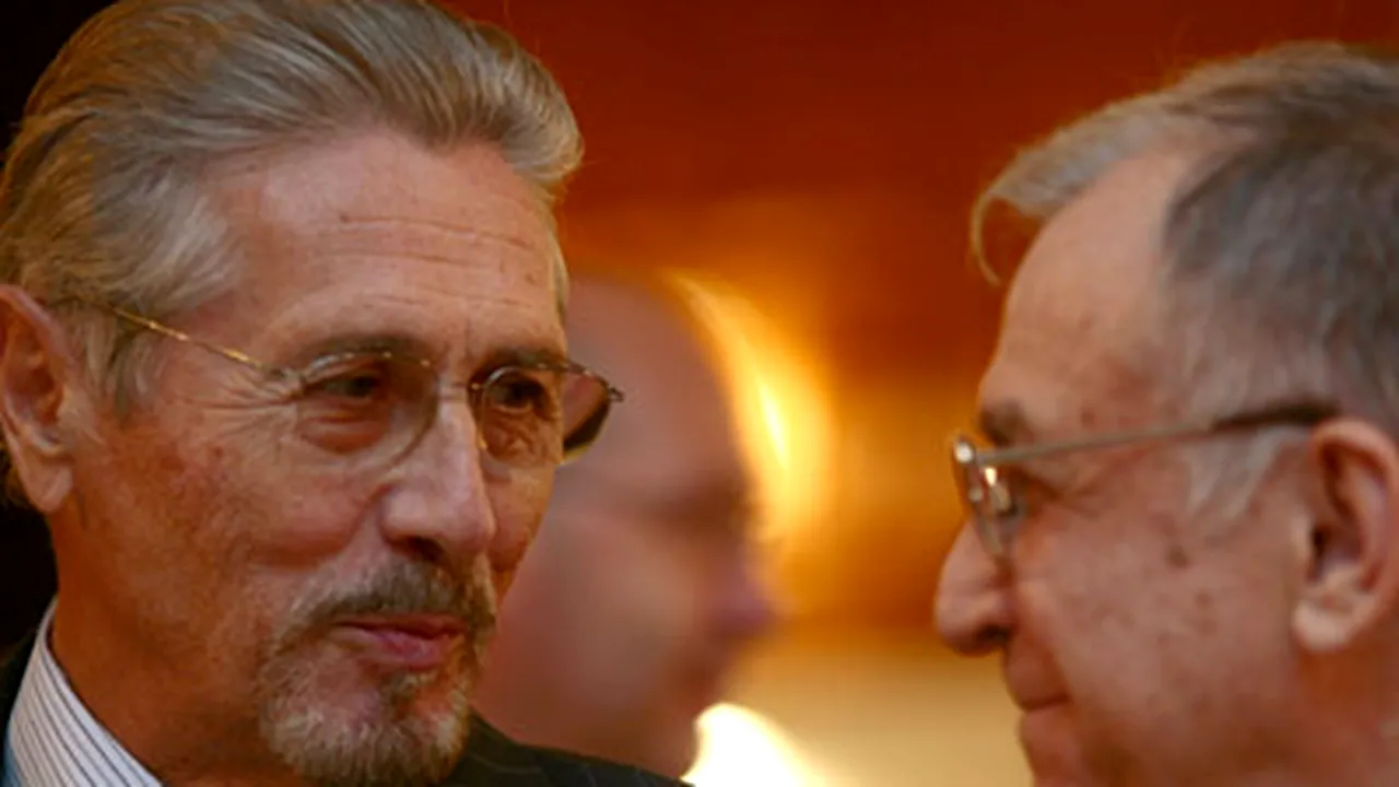 Iliescu şi Constantinescu le-au dat sfaturi pentru viaţă studenţilor
