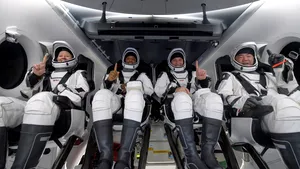 SpaceX va da drumul turismului spaţial