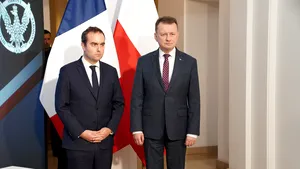 Franţa va furniza Poloniei doi sateliţi militari