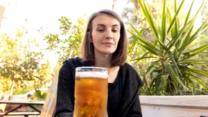 De ce corpul femeilor reacționează diferit la alcool față de corpul bărbaților