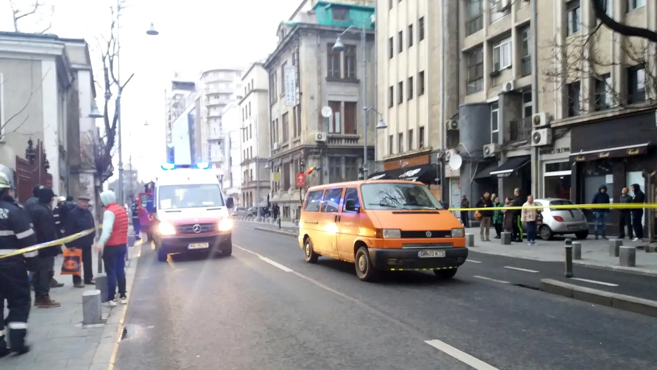 ACCIDENT rutier în Centrul Capitalei: O femeie a fost prinsă sub o maşină 