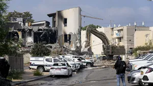 Israelul ar putea fi prins într-un conflict pe două fronturi / Lupte în Nord între forţele Hezbollah din Liban şi armata israeliană