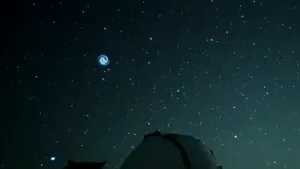 Imagine inedită în Hawaii. Un telescop japonez a surpins o misterioasă spirală albastră zburătoare