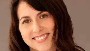 MacKenzie Scott, fosta soţie a lui Jeff Bezos, spune că a donat până acum 1,7 miliarde de dolari din averea ei