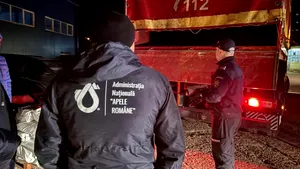 Specialiști români intervin după poluarea accidentală de pe fluviul Nistru. Echipe și echipamente trimise pentru limitarea efectelor