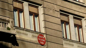 Locuinţele cu risc seismic I vor fi asigurate doar după consolidare