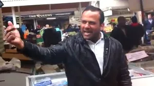Un comerciant de peşte a devenit star pop datorită cântecului despre marfa pe care o vinde - VIDEO