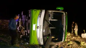 VIDEO Cel puţin 19 morţi şi 20 de răniţi după ce un autocar a căzut într-o prăpastie, în Argentina 
