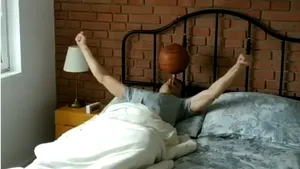 VIDEO Slovacul Martin Leco face spectacol. Mănâncă baschet pe pâine