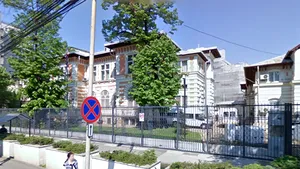 Ambasada SUA îşi scoate la vânzare mobila din vechiul sediu