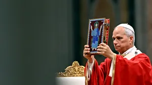Papa Leon va fi internat, marți, în spital înainte operația la plămâni anunță Vaticanul