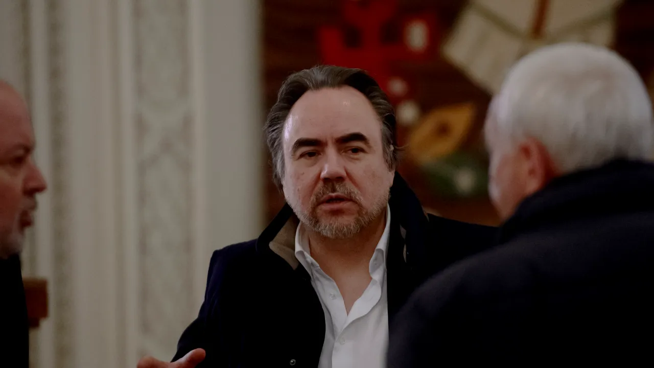 Bobby Păunescu e acuzat că face declaraţii false. Omul de afaceri a forţat înscrierea Editurii Evenimentul şi Capital în Clubul Român de Presă