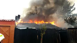 Incendiu major în Capitală. Pompierii intervin cu nouă autospeciale