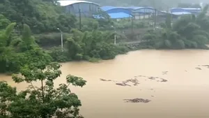 Sud-vestul Chinei este sub ape. Mii de oameni sunt evacuați, iar furtunile nu se opresc
