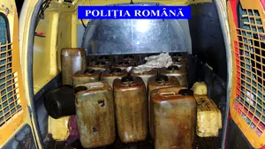 Argeş: Doi tineri suspectaţi că au furat peste o jumătate de tonă de ţiţei, prinşi de poliţişti - VIDEO