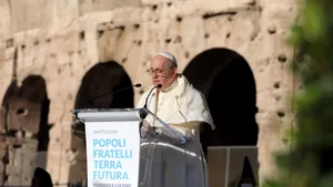 COMENTARIU Lelia Munteanu. Papa Francisc: Societatea globalizată, care face din durere un spectacol 