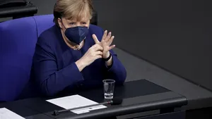 Angela Merkel anunţă intensificarea măsurilor antiepidemice şi un nou criteriu epidemiologic 