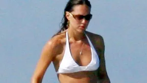 Cum arată Kate Middleton în costum de baie - FOTO