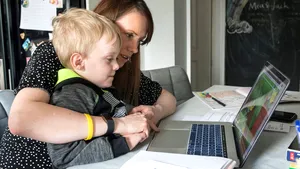 Video. Munca de acasă ar putea schimba dinamica relaţiilor familiale