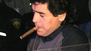 Maradona i-a ajutat cu trabucul pe cei de la Manchester United