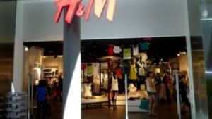 H&M recrutează până la sfârşitul anului! Vezi pe ce poziţii poţi să te angajezi!