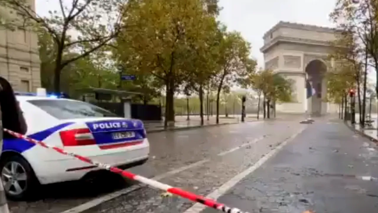 Ameninţare cu bombă în Paris. Zona Arcului de Triumf şi mai multe linii de metrou evacuate